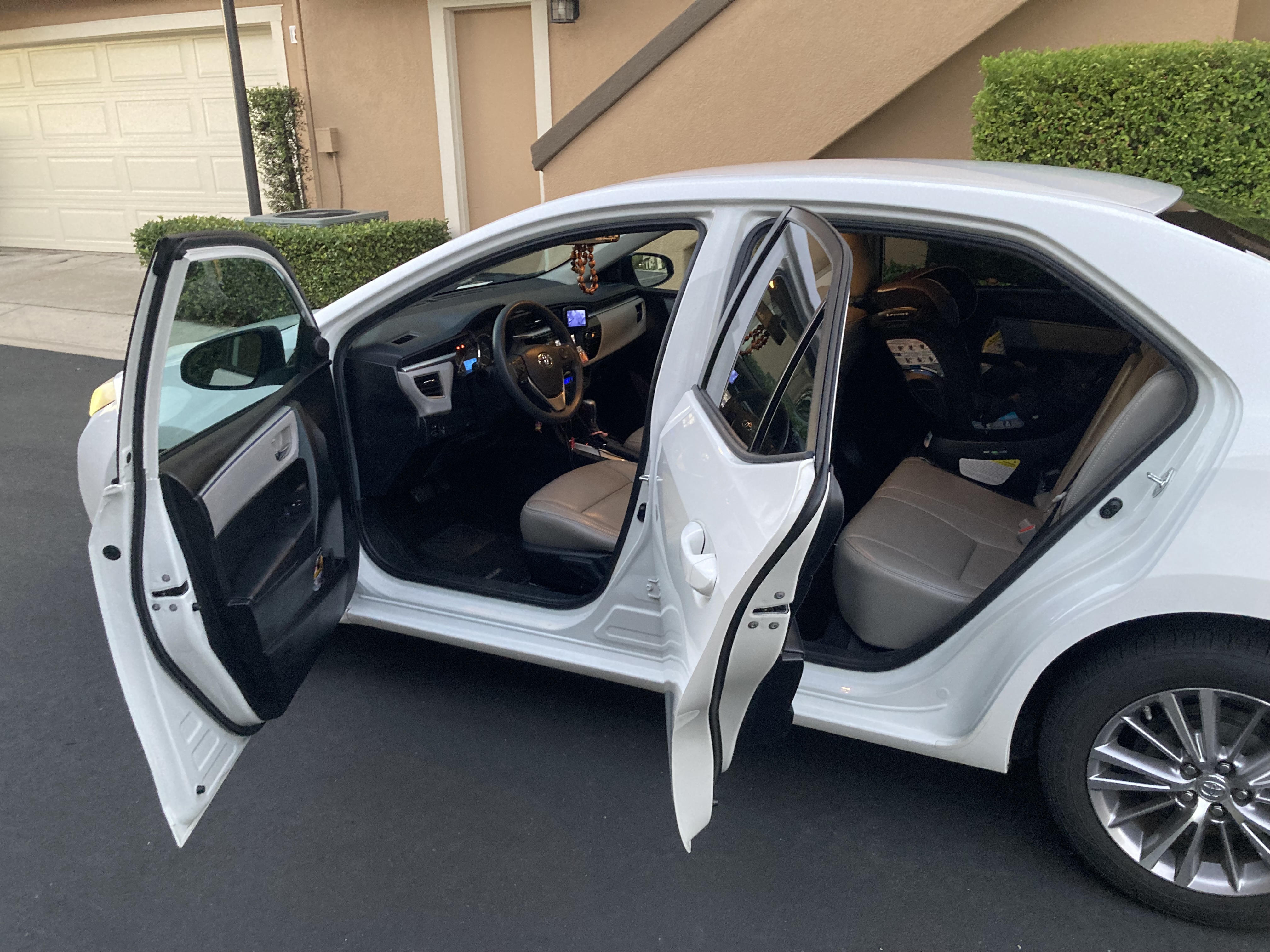 Used 2015 Toyota Corolla LE FWD image 4