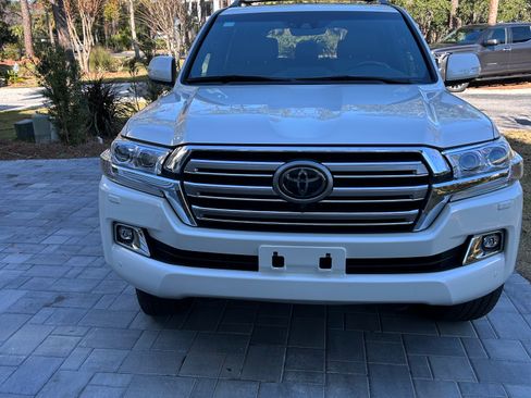 Used 2018 Toyota Land Cruiser image 17