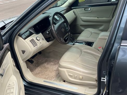 Used 2010 Cadillac DTS Luxury image 12