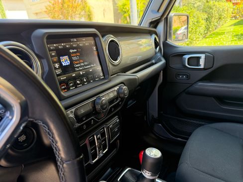 Used 2020 Jeep Wrangler Unlimited Sahara w/ Uconnect 4C Nav & Sound Group AWD/4WD image 5