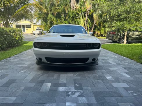 Used 2023 Dodge Challenger R/T RWD image 1