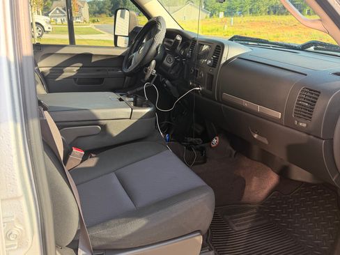 Used 2014 Chevrolet Silverado 2500 LT w/ Interior Plus Package RWD image 8