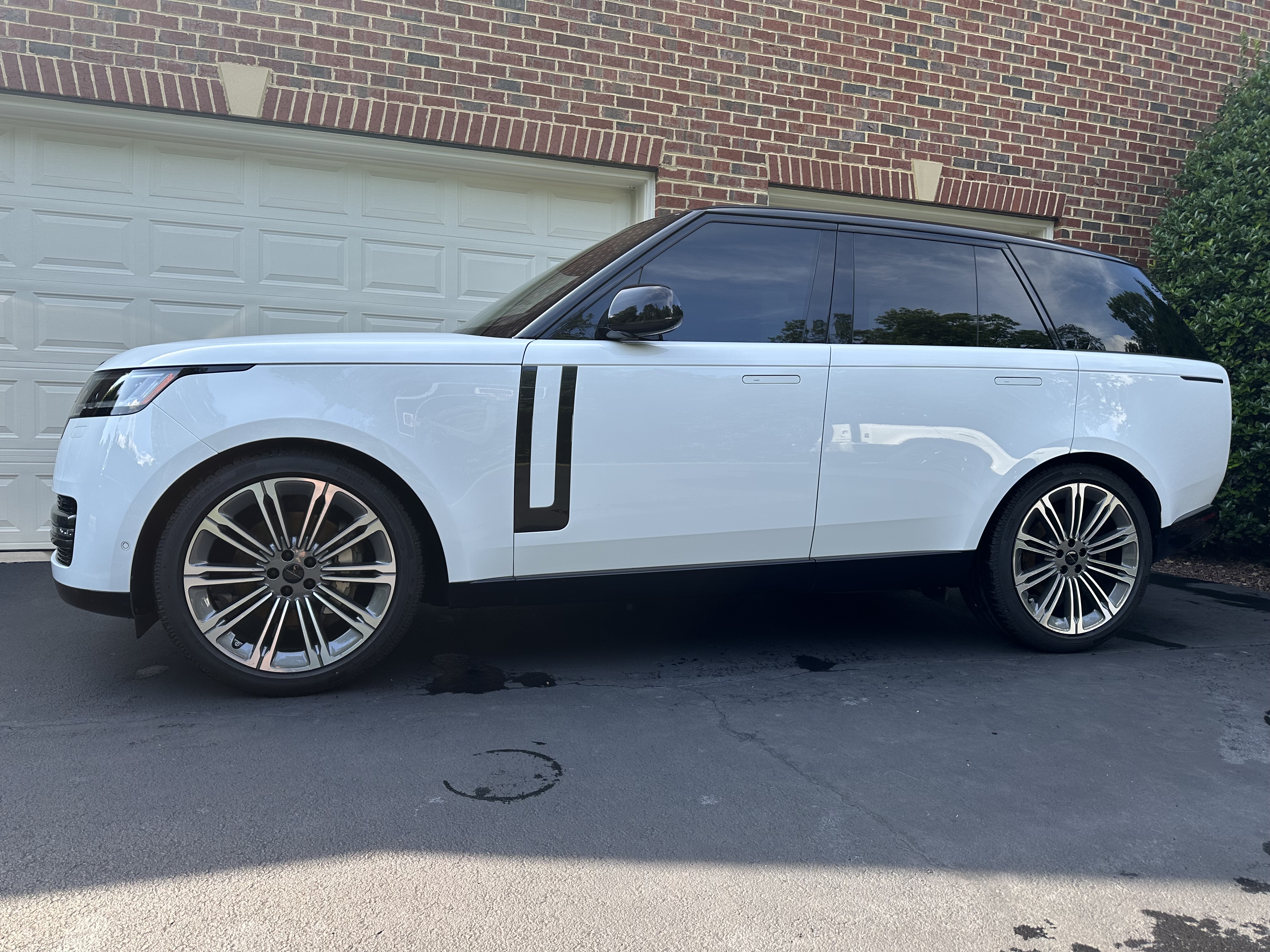 Used 2022 Land Rover Range Rover SE AWD/4WD image 1