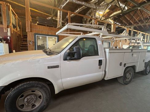 Used 2006 Ford F250 XL image 1