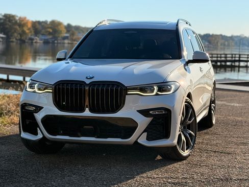 Used 2022 BMW X7 M50i image 20