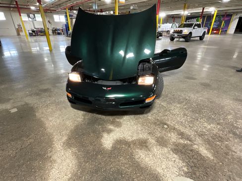 Used 2000 Chevrolet Corvette Convertible w/ Memory Pkg image 9