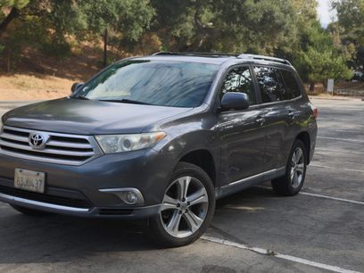 Used 2011 Toyota Highlander Limited w/ Tow Pkg