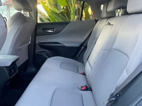Used 2022 Toyota Venza LE AWD/4WD image 13