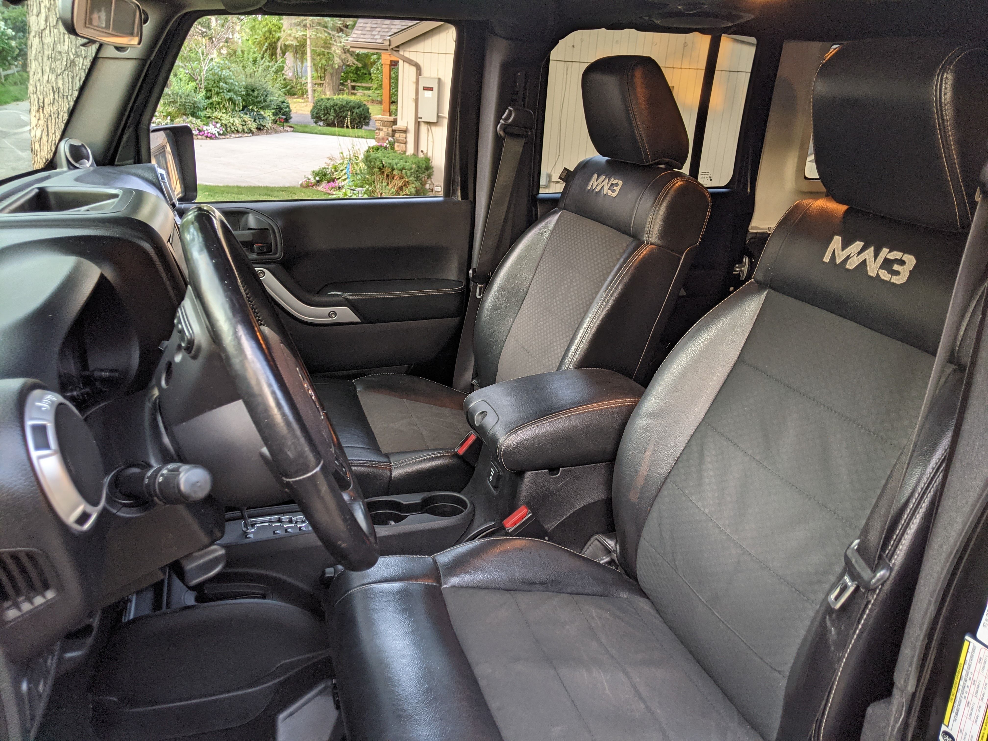 Used 2012 Jeep Wrangler Unlimited Rubicon AWD/4WD image 21
