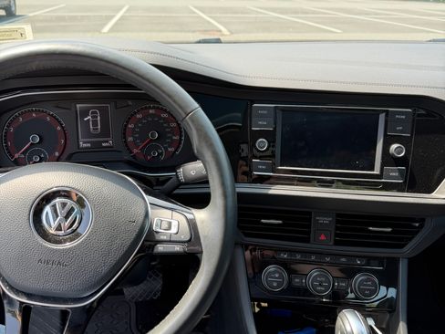 Used 2020 Volkswagen Jetta SE w/ SE Cold Weather Package FWD image 9