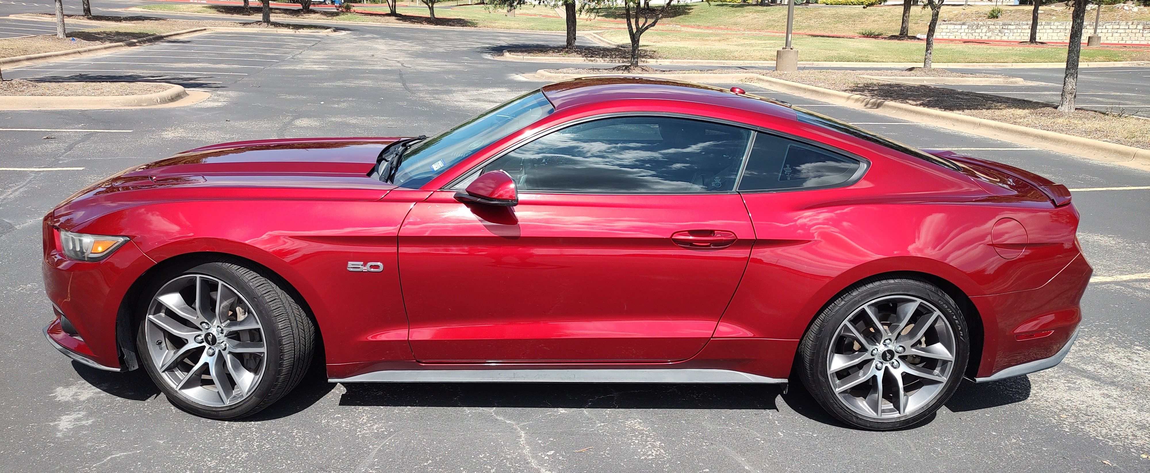 Used 2017 Ford Mustang GT Premium RWD image 4