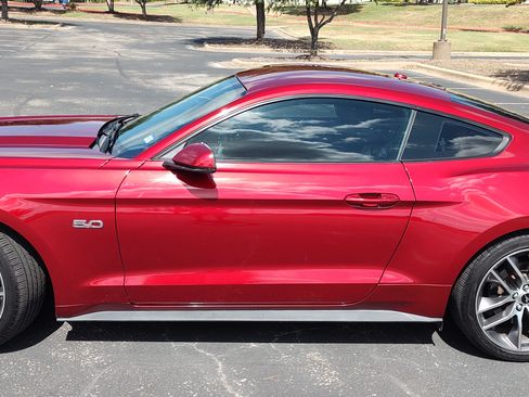 Used 2017 Ford Mustang GT Premium RWD image 4