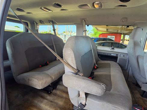 Used 2014 Ford E-350 and Econoline 350 XLT RWD image 12