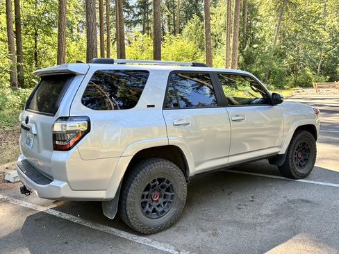 Used 2022 Toyota 4Runner SR5 Premium w/ 4Runner Black Package (TMS) AWD/4WD image 6
