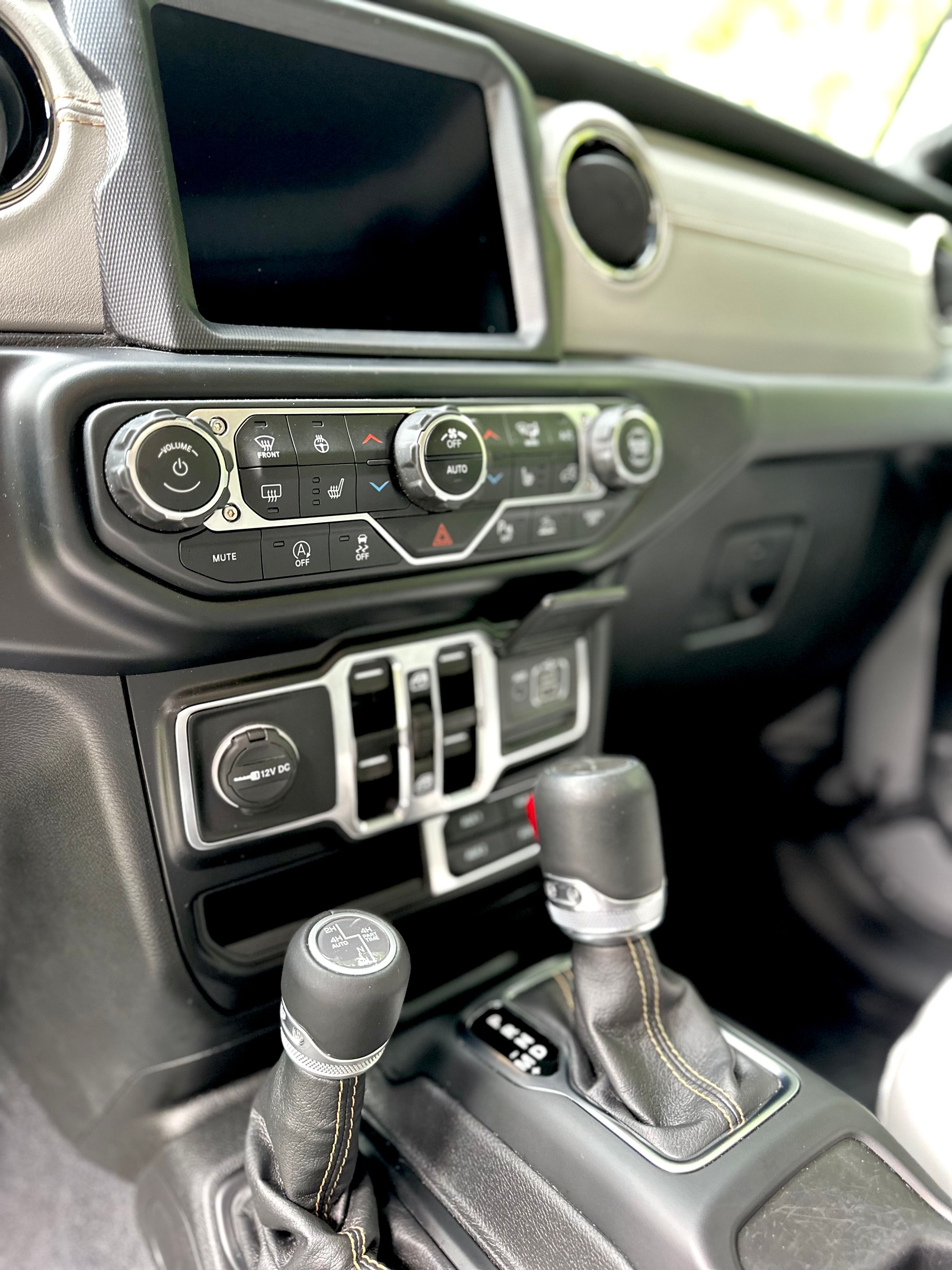 Used 2022 Jeep Gladiator Overland AWD/4WD image 14