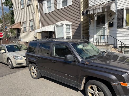 Used 2014 Jeep Patriot Latitude w/ Mopar Trailer Tow Group AWD/4WD image 2