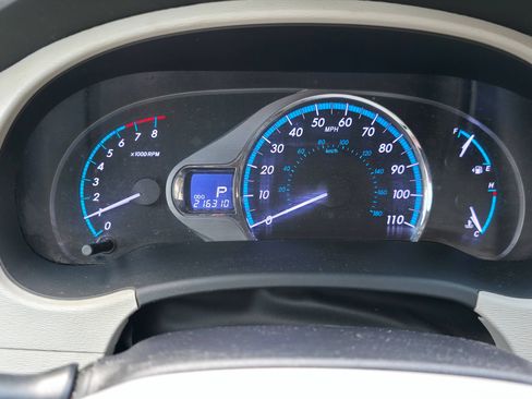 Used 2011 Toyota Sienna XLE w/ XLE Navigation Pkg image 21