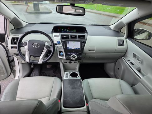 Used 2013 Toyota Prius V Five image 15