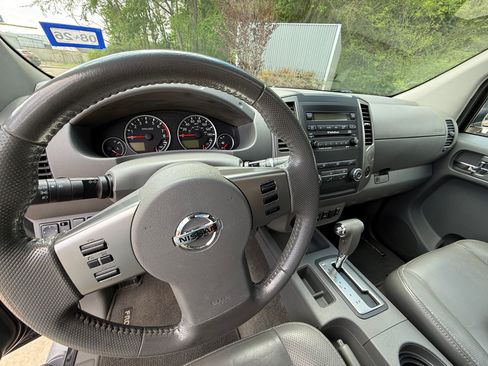 Used 2010 Nissan Frontier LE w/ LE Value Truck Pkg image 12