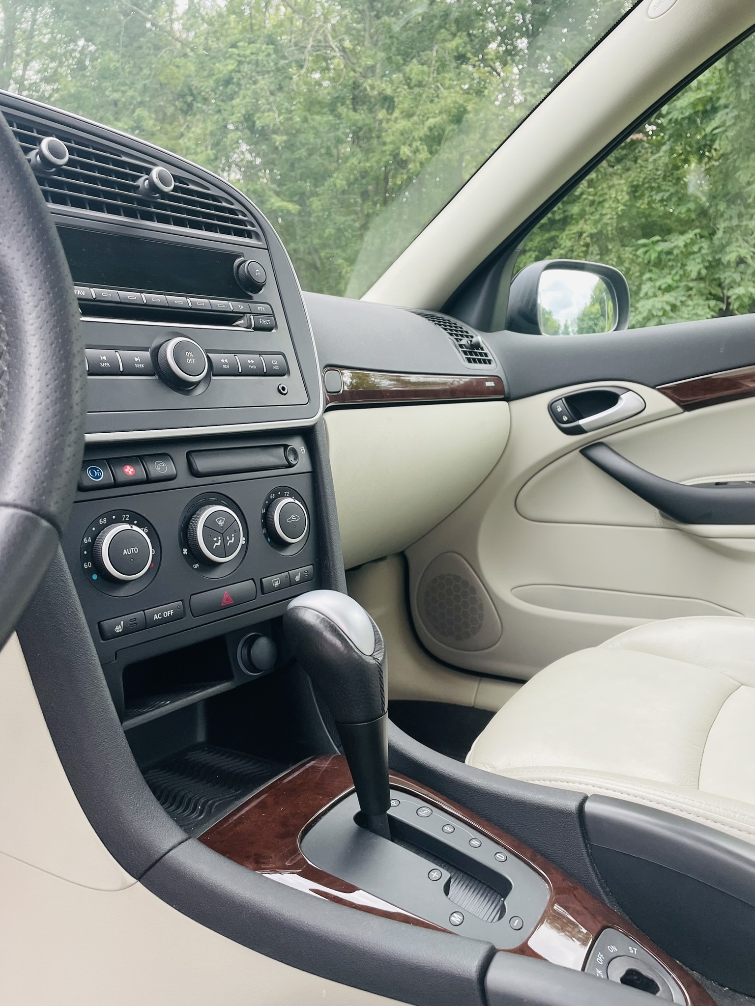 Used 2011 Saab 9-3 Aero AWD/4WD image 23