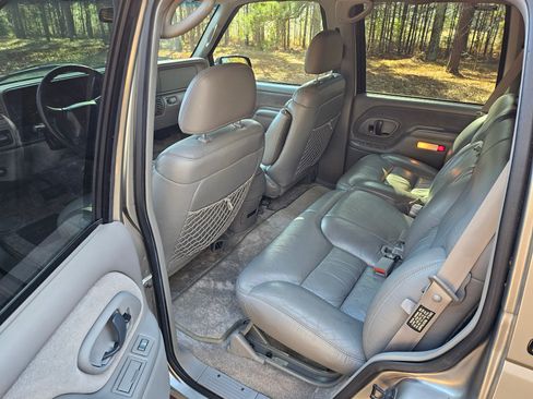 Used 1999 Chevrolet Tahoe Z71 w/ Comfort & Security Pkg image 27