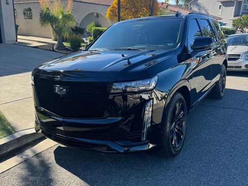 Used 2022 Cadillac Escalade Sport Platinum w/ Heavy-Duty Trailer Package image 2