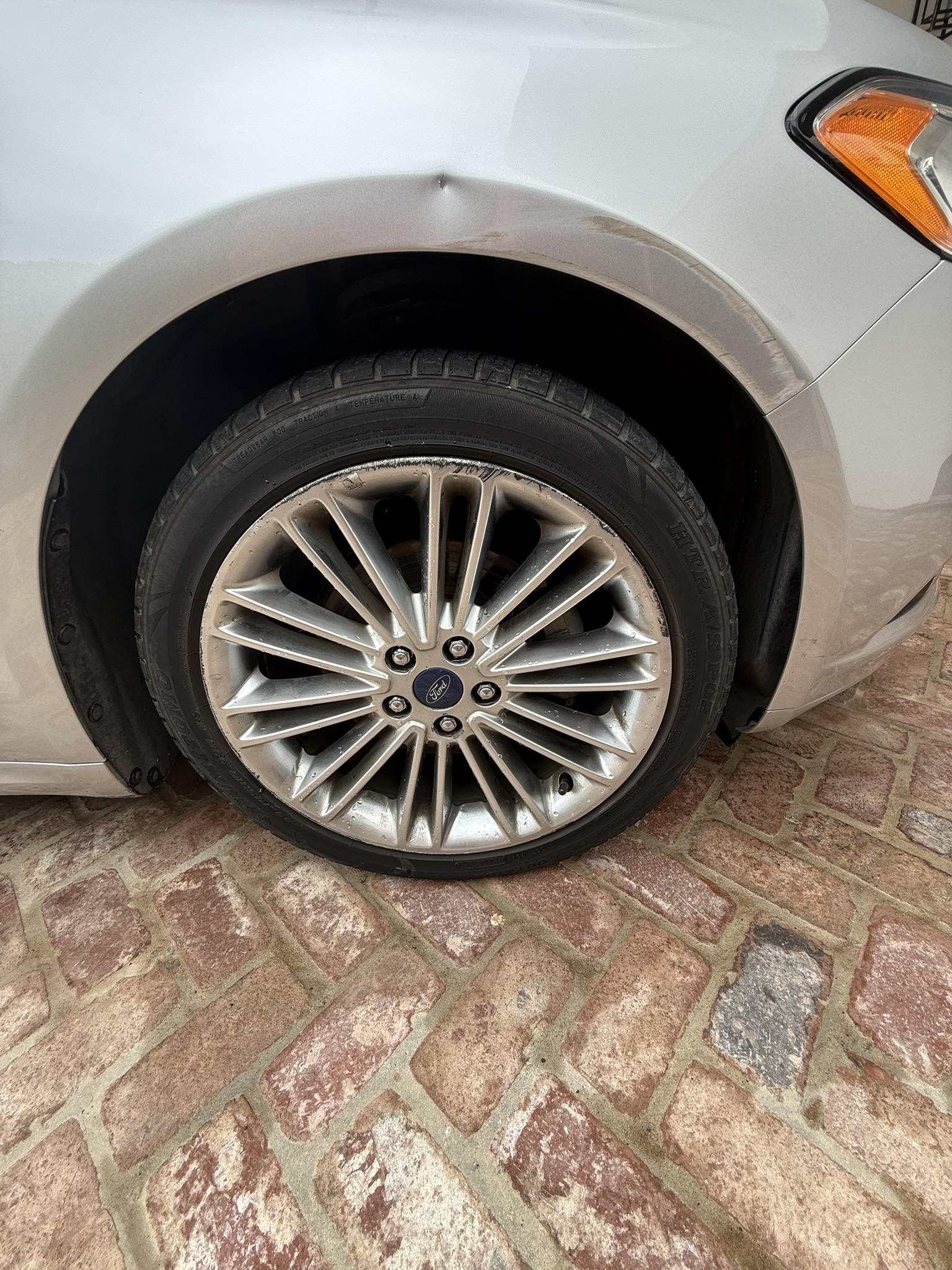 Used 2015 Ford Fusion SE w/ Equipment Group 202A FWD image 14