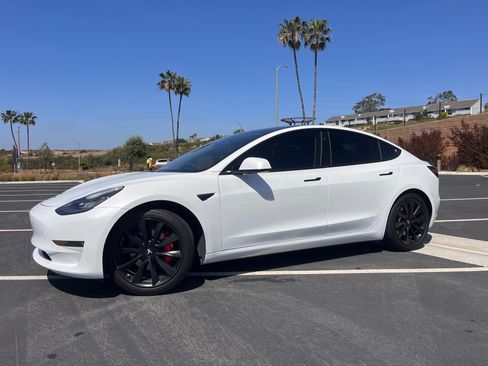 Used 2018 Tesla Model 3 Long Range image 1