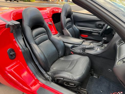 Used 1999 Chevrolet Corvette Convertible w/ Memory Pkg image 11