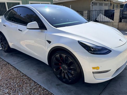 Used 2022 Tesla Model Y Performance image 2