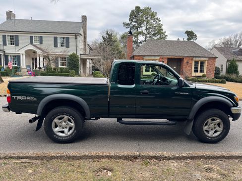 Used 2004 Toyota Tacoma PreRunner image 5
