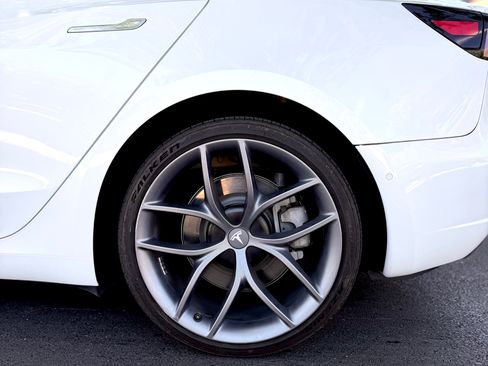 Used 2018 Tesla Model 3 Mid Range RWD image 11