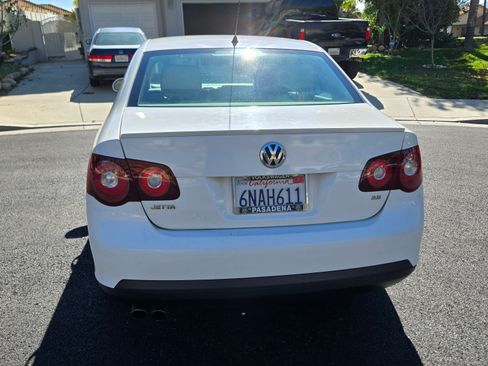 Used 2010 Volkswagen Jetta SE image 4