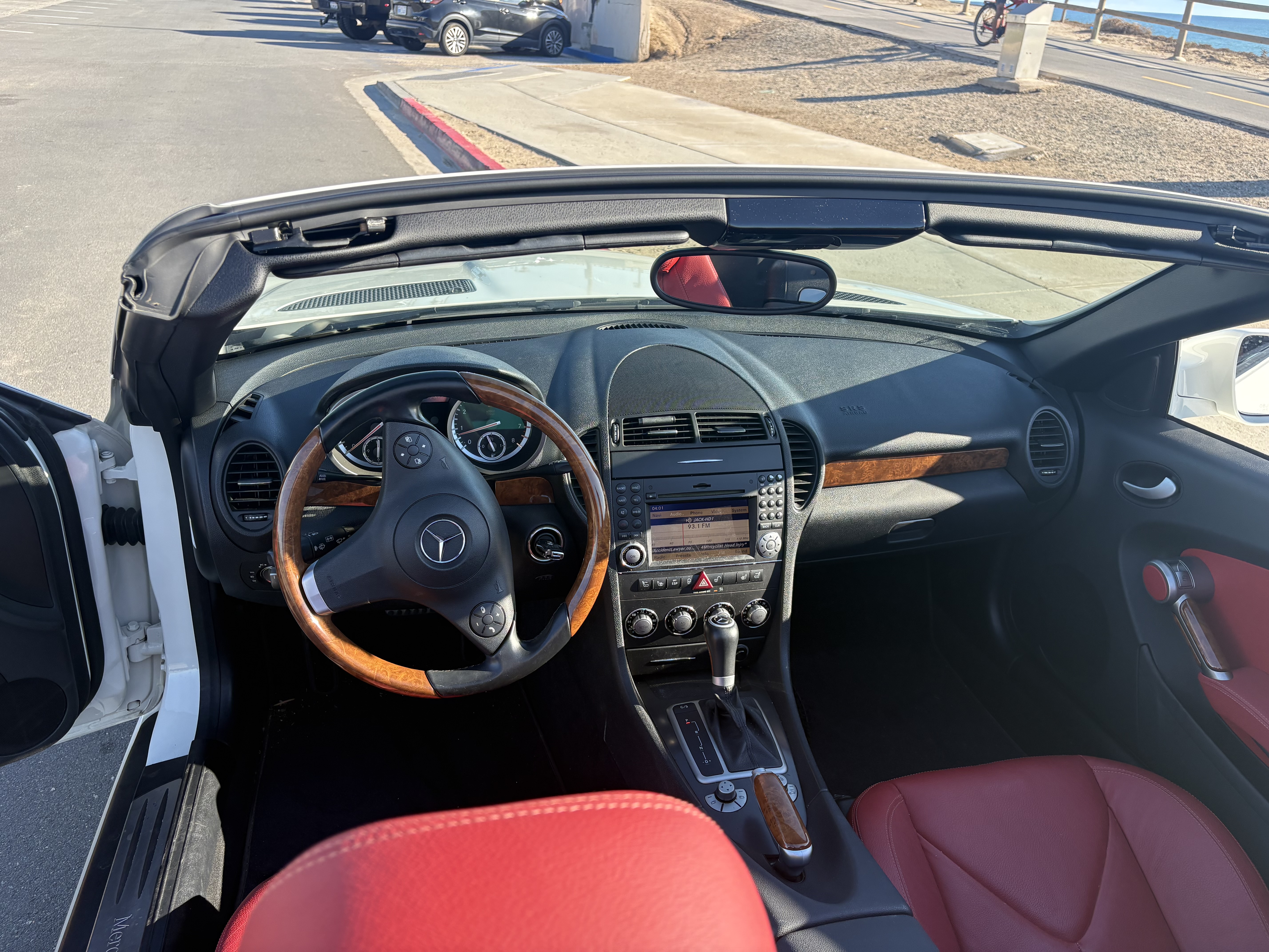 Used 2011 Mercedes-Benz SLK 300 image 22