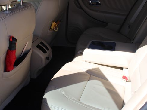 Used 2018 Ford Taurus SEL w/ Equipment Group 201A image 11