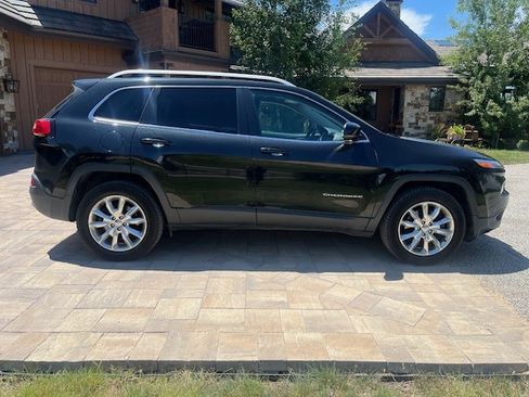 Used 2016 Jeep Cherokee Limited image 4