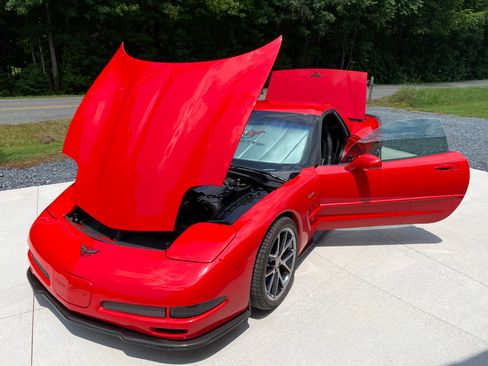 Used 2004 Chevrolet Corvette Z06 w/ Memory Package RWD image 15