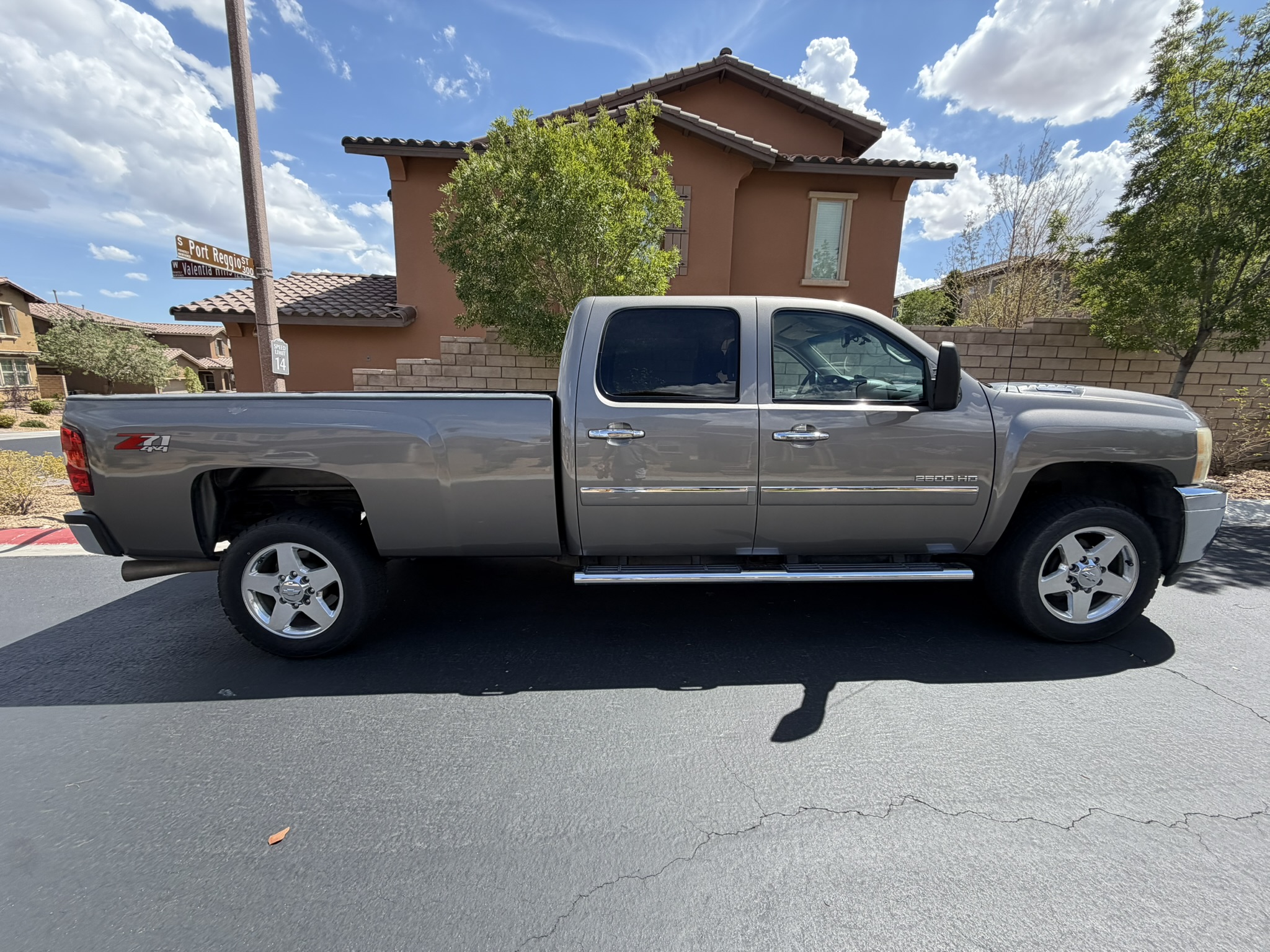 Used 2014 Chevrolet Silverado 2500 LT w/ Custom Sport Truck Package AWD/4WD image 10