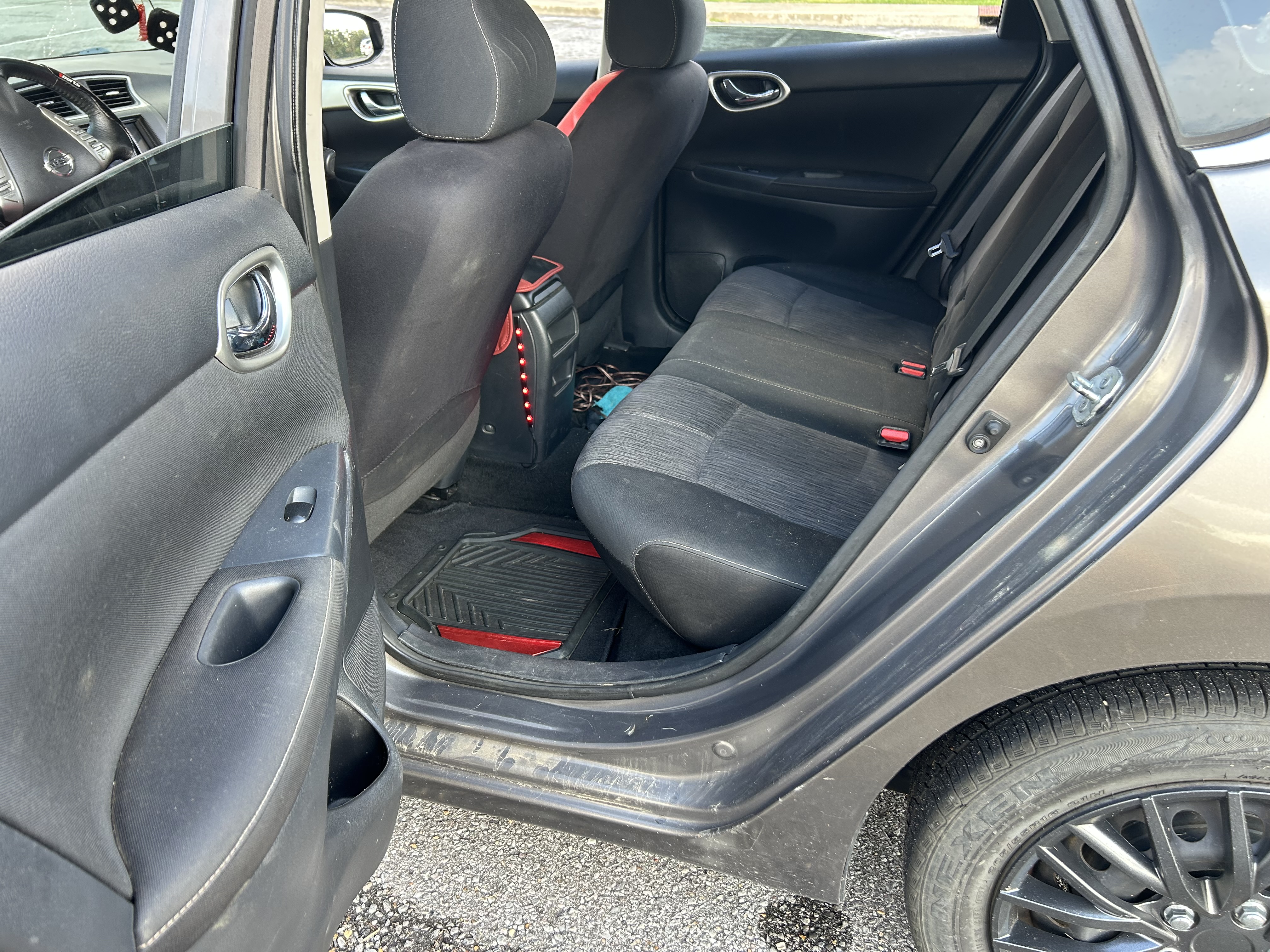 Used 2015 Nissan Sentra SV FWD image 8