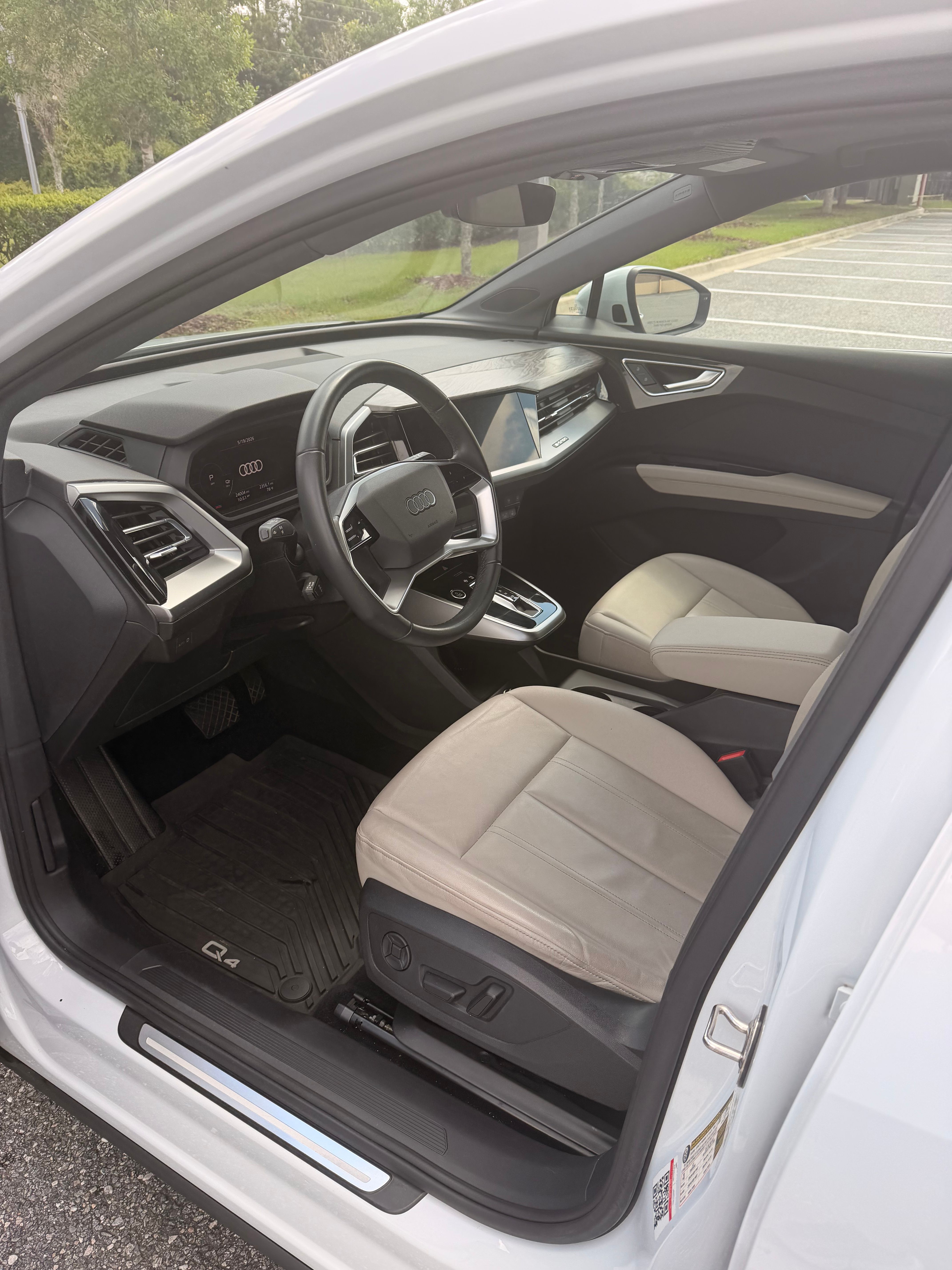 Used 2022 Audi Q4 e-tron Premium AWD/4WD image 2