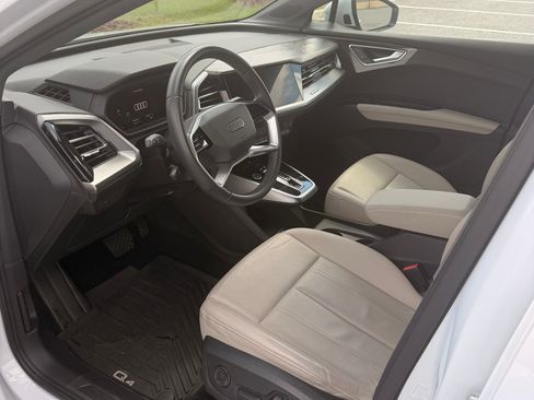 Used 2022 Audi Q4 e-tron Premium AWD/4WD image 2