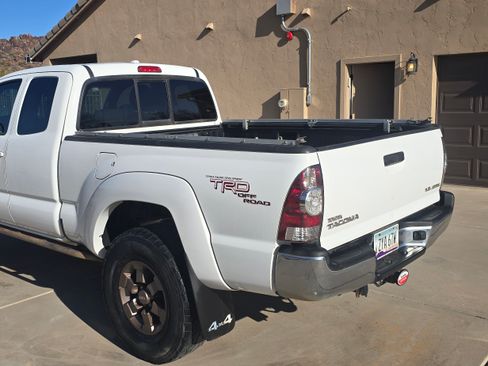 Used 2010 Toyota Tacoma 4x4 Access Cab V6 image 2
