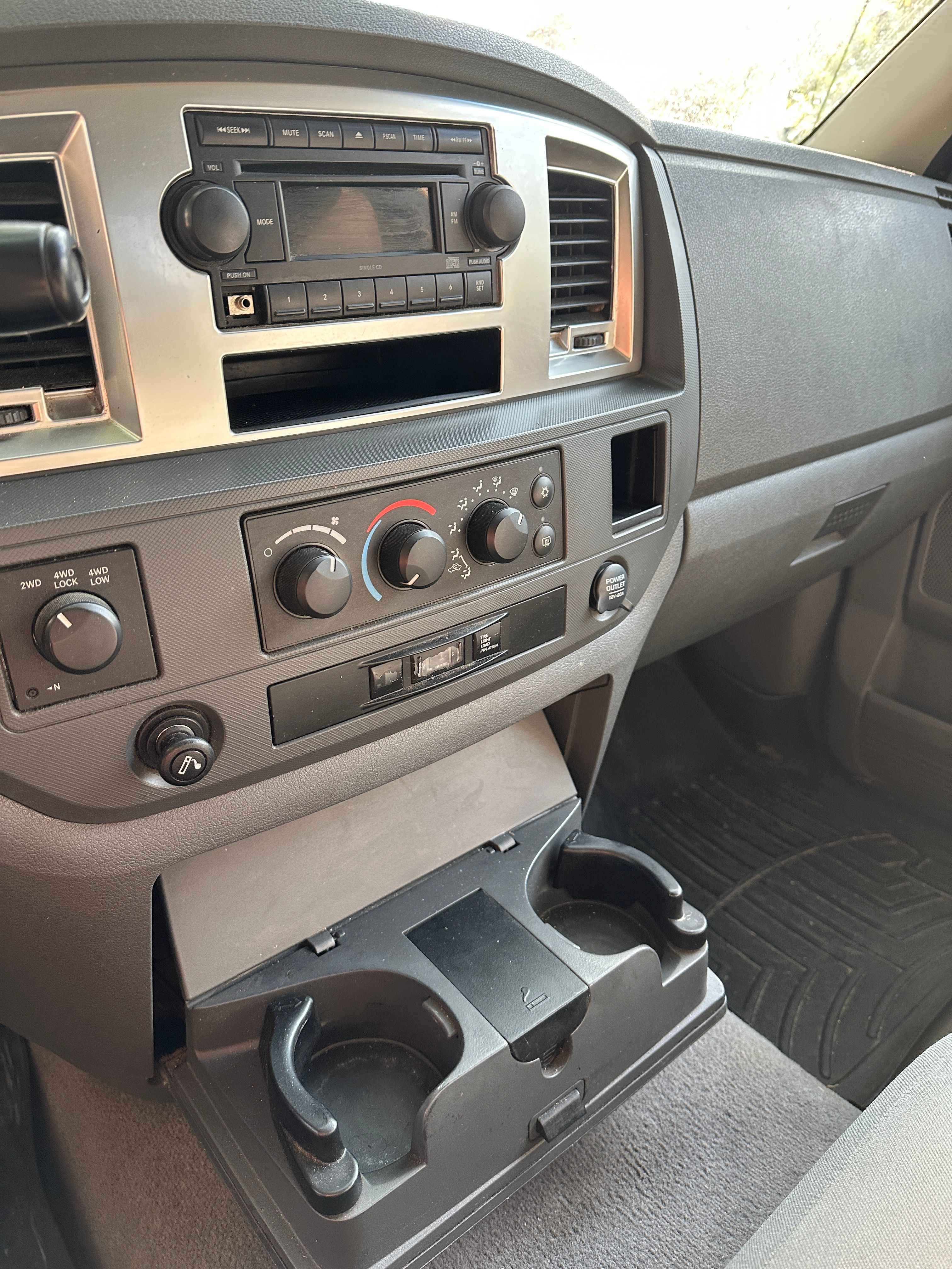 Used 2009 Dodge Ram 2500 Truck SLT w/ Popular Equipment Group AWD/4WD image 13