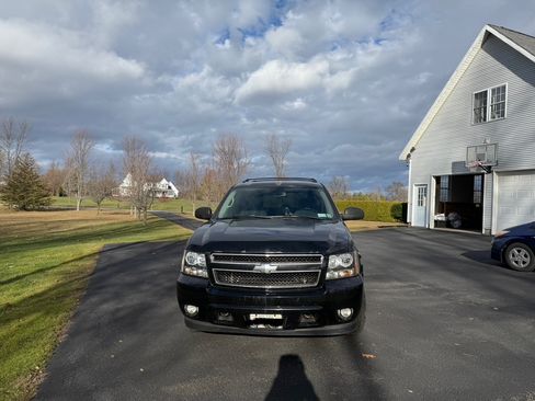 Used 2008 Chevrolet Suburban LT image 4