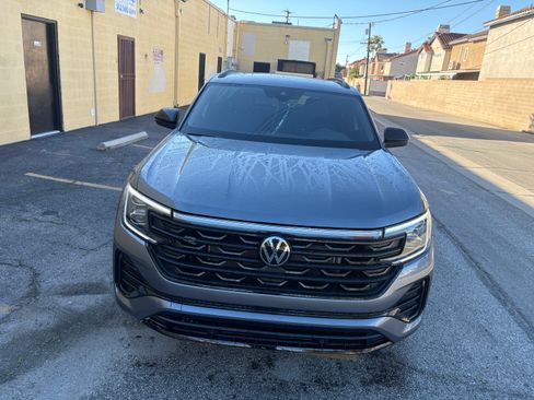 Used 2025 Volkswagen Atlas Cross Sport SEL R-Line image 4