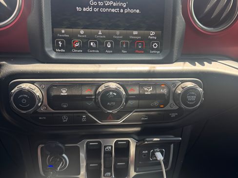 Used 2023 Jeep Gladiator Rubicon w/ LED Lighting Group AWD/4WD image 24