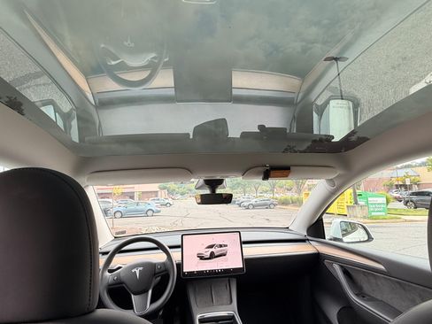 Used 2022 Tesla Model Y Long Range AWD/4WD image 11