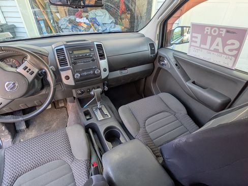 Used 2011 Nissan Frontier SV w/ SV Premium Utility Pkg image 19