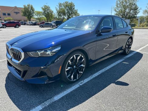 Used 2024 BMW 540i xDrive w/ M Sport Package image 4