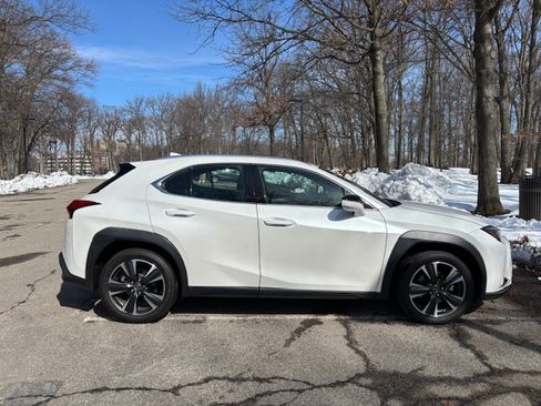 Used 2022 Lexus UX 200 w/ Accessory Package (Z1) image 10